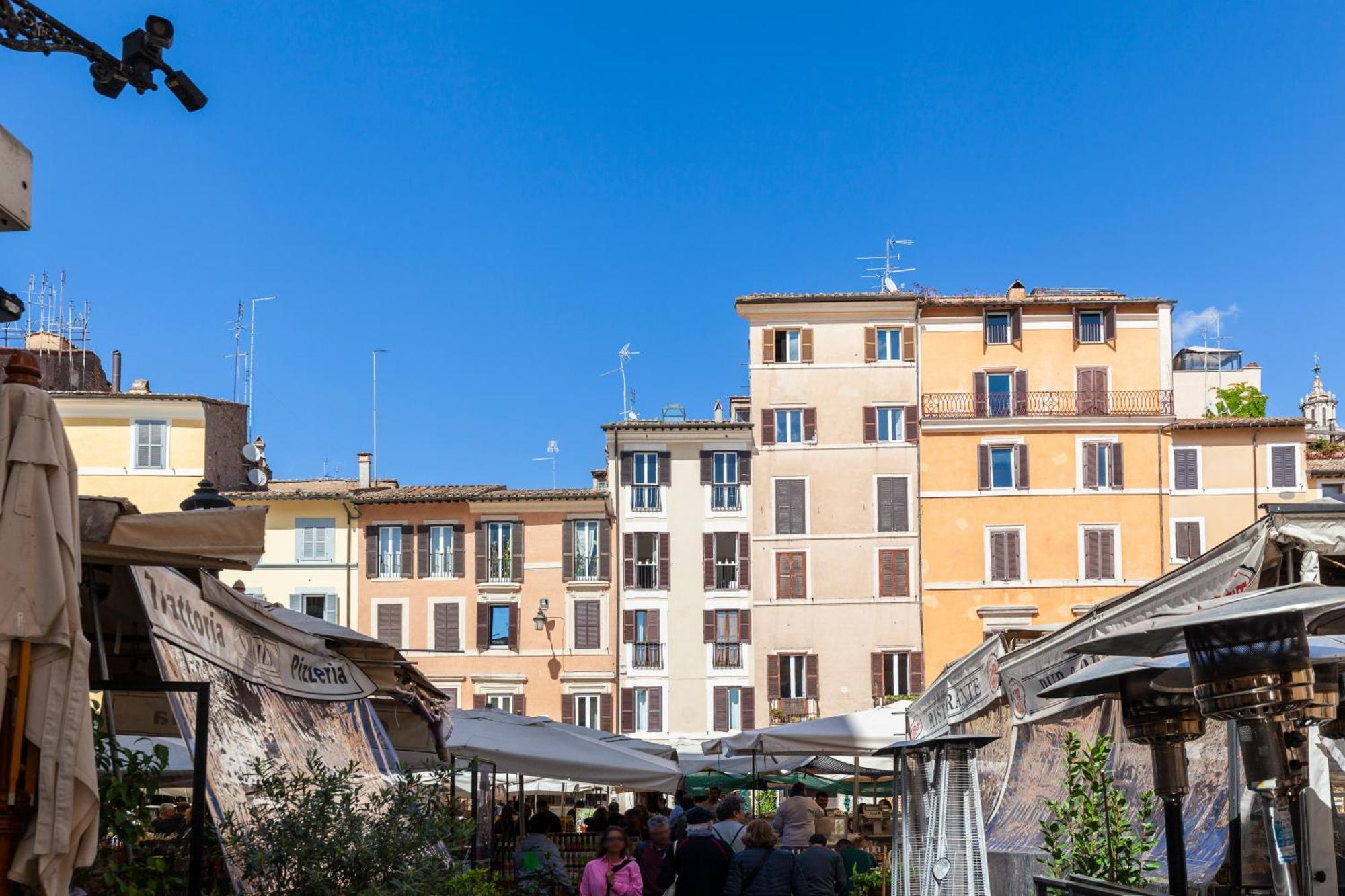 Campo Dei Fiori Holiday Home โรม ภายนอก รูปภาพ